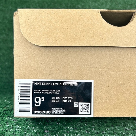 Nike Dunk Low Shoes - Picture 8 of 8